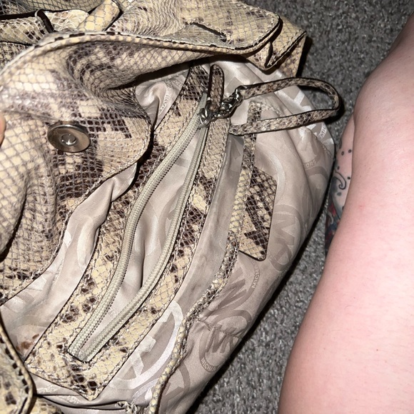 Michael kors snakeskin/ python? Large purse cream/tan/brown - Picture 10 of 11